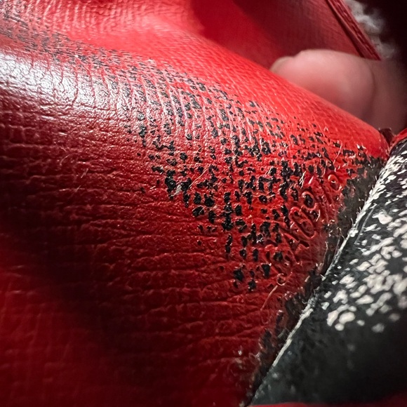 Louis Vuitton 4 Ring Epi Key Holder - Picture 15 of 15